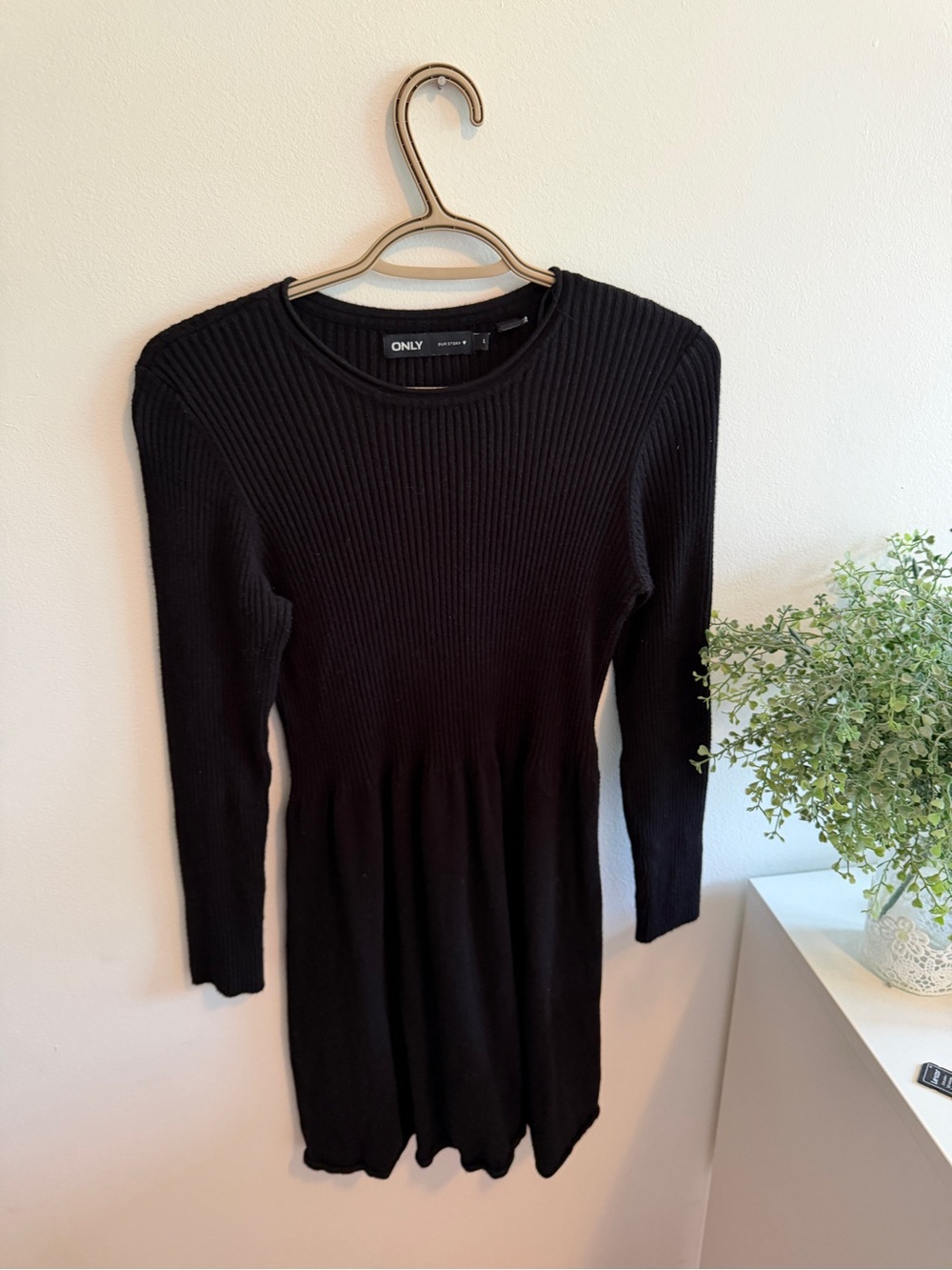 ONLY (Simons) Black Ribbed Long Sleeve Knit Dress with Fitted Waist